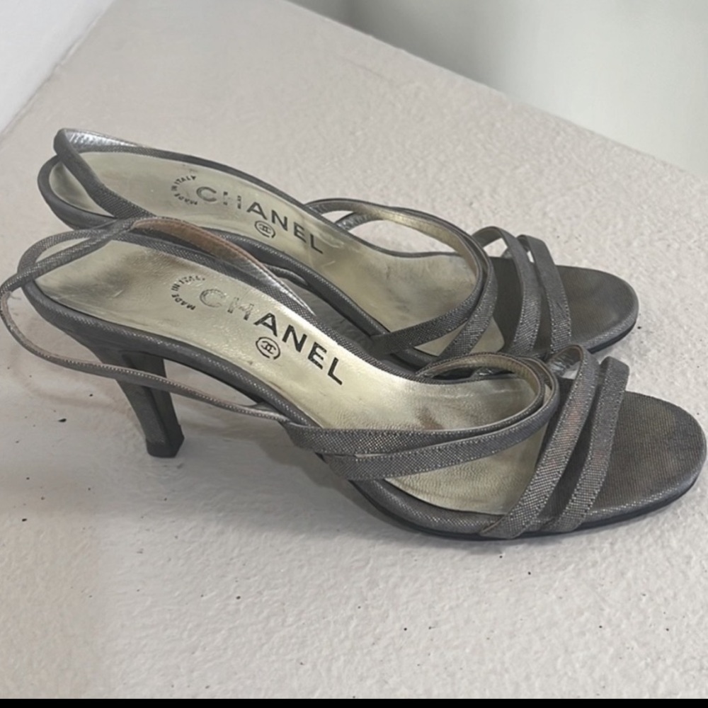 Vintage Chanel metallic woven material heels
